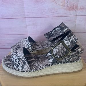 Qupid Snakeskinโ Espadrille Flatform Sandal Size 9